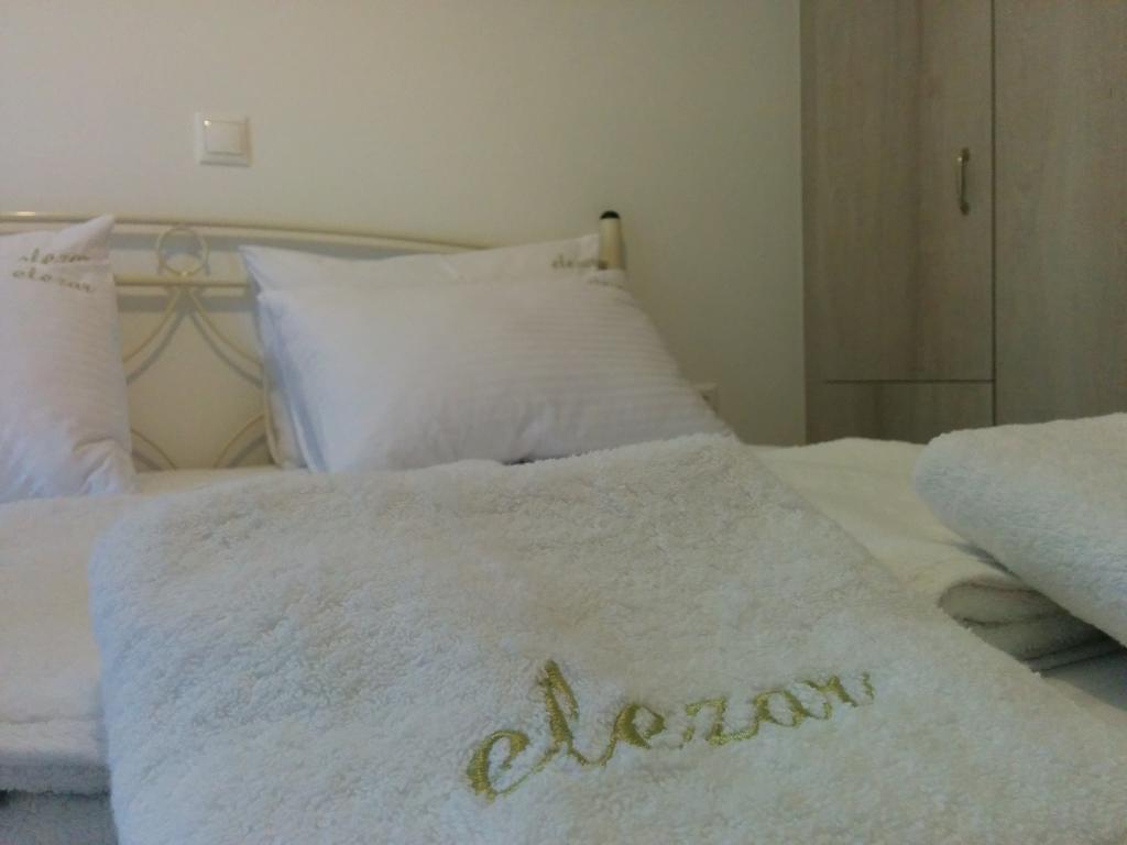 Appartement Elezar à Néon Oítilon Chambre photo