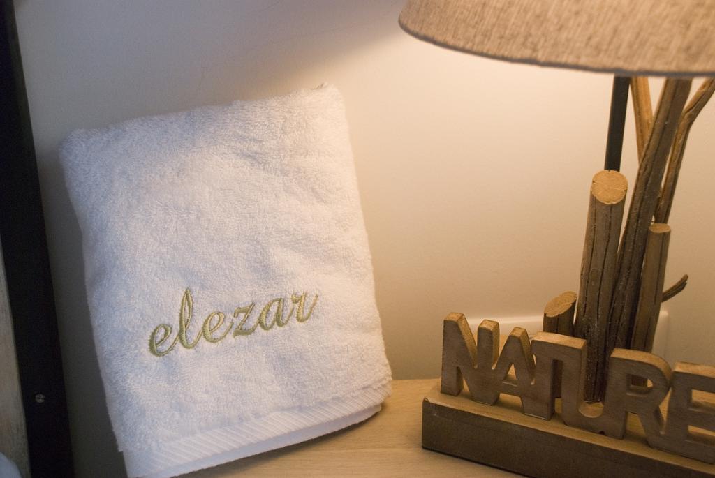 Appartement Elezar à Néon Oítilon Chambre photo