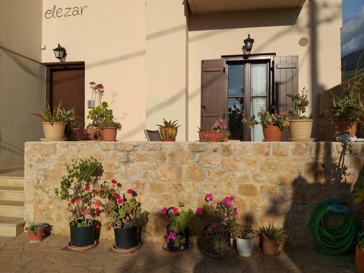 Appartement Elezar à Néon Oítilon Extérieur photo